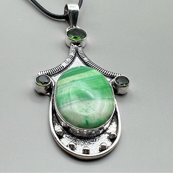 New Green Enhanced Agate w Sim Peridot Silver Overlay Pendant Necklace w Cord - Picture 7 of 7